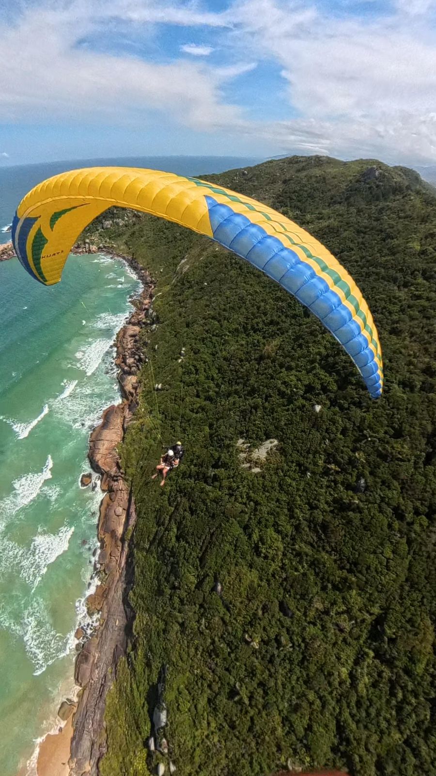 Parapente sobre a costa