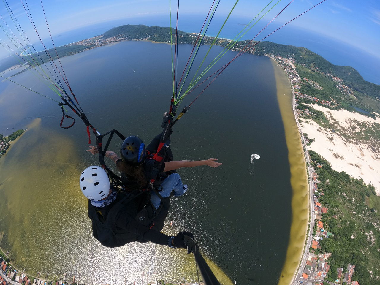 Vista aérea sobre o lago