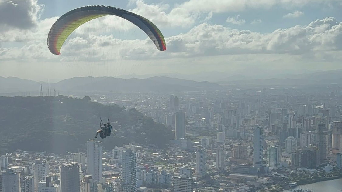 Sobrevoando a cidade